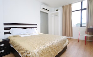 Free WiFi, bed sheets - Grand Inn (George Town)