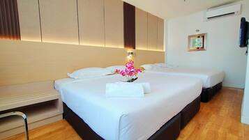 Minibar, in-room safe, desk, free WiFi