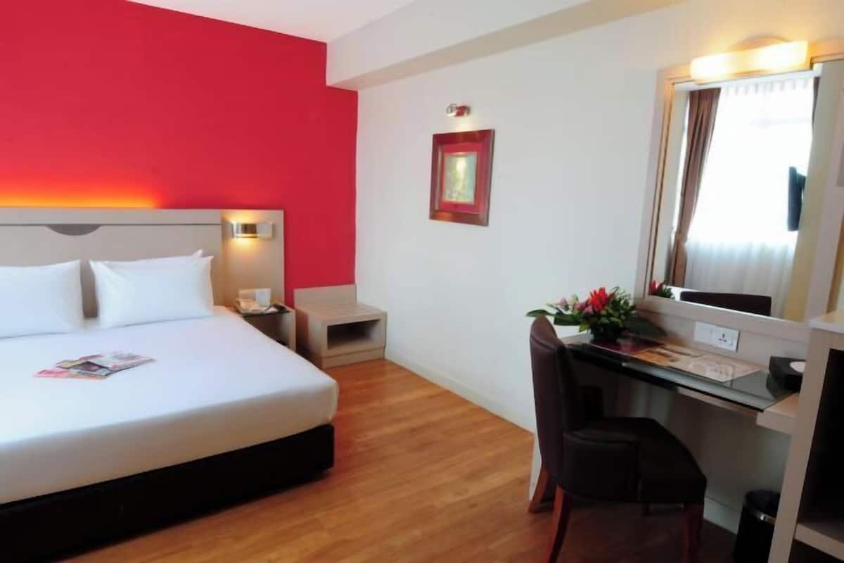 Minibar, in-room safe, desk, free WiFi