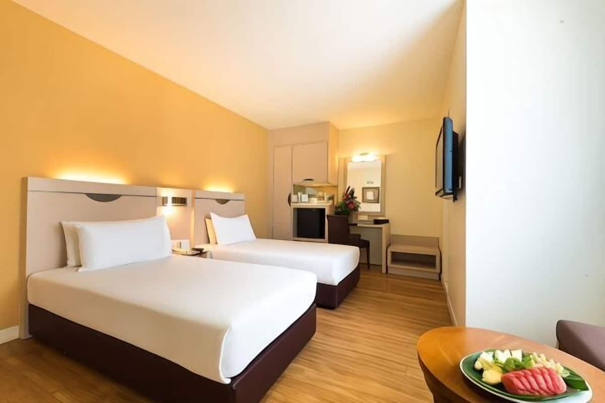 Minibar, in-room safe, desk, free WiFi