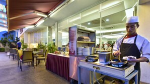 Breakfast, lunch and dinner served - Sentral Georgetown (George Town)