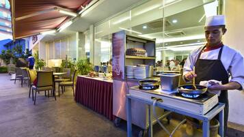 Breakfast, lunch and dinner served