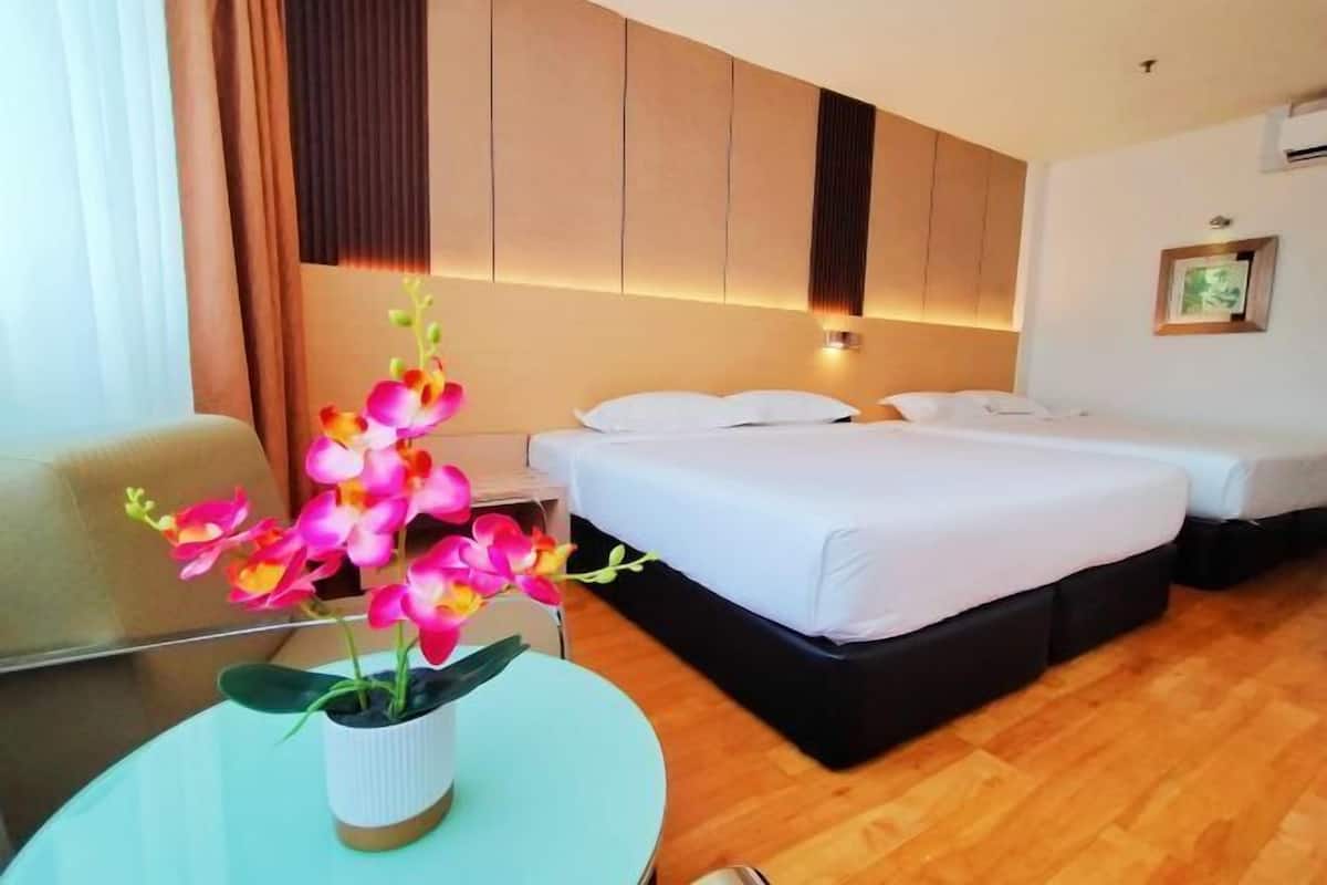 Minibar, in-room safe, desk, free WiFi