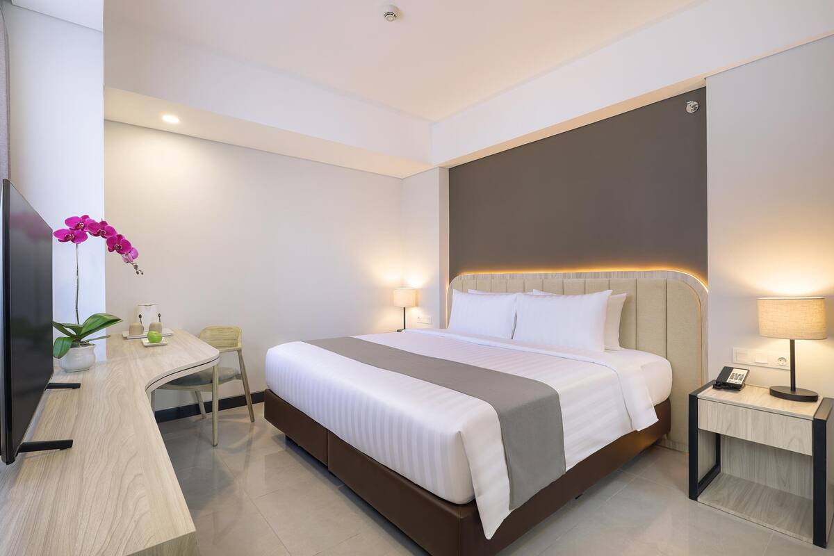 غرفة سوبيريور مزدوجة (Newly Renovated) | خزنة داخل الغرفة ومكتب وستائر تعتيم ومكواة/لوح كي