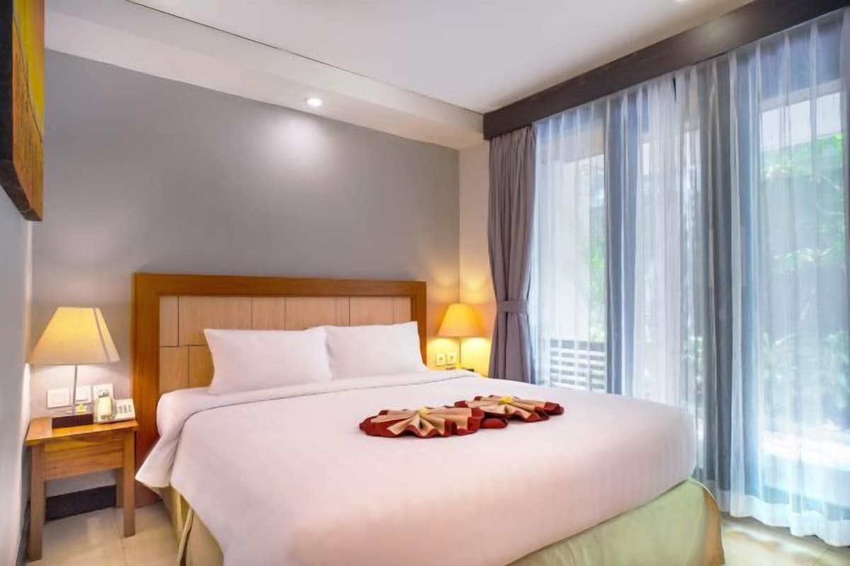 In-room safe, desk, blackout drapes, iron/ironing board (on request)