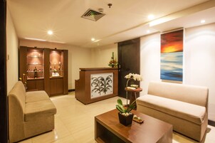 Couples treatment rooms, aromatherapy, hot stone massages