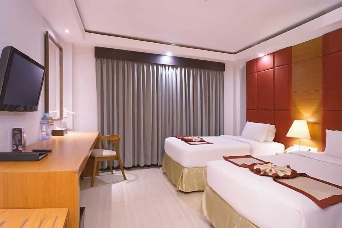 1 bedroom, in-room safe, desk, blackout drapes