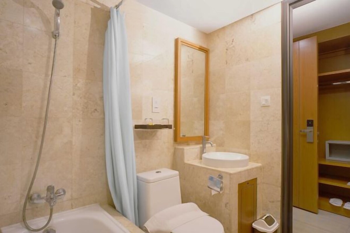 Free toiletries, hair dryer (on request), slippers, towels