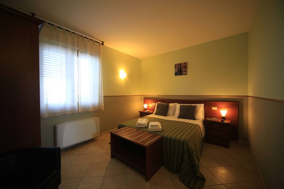 Premium bedding, down duvets, minibar, in-room safe