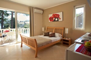 Suite, 1 Bedroom, Balcony, Sea View | Egyptian cotton sheets, pillowtop beds, soundproofing, cribs/infant beds - Bella Vista (Kamenari)