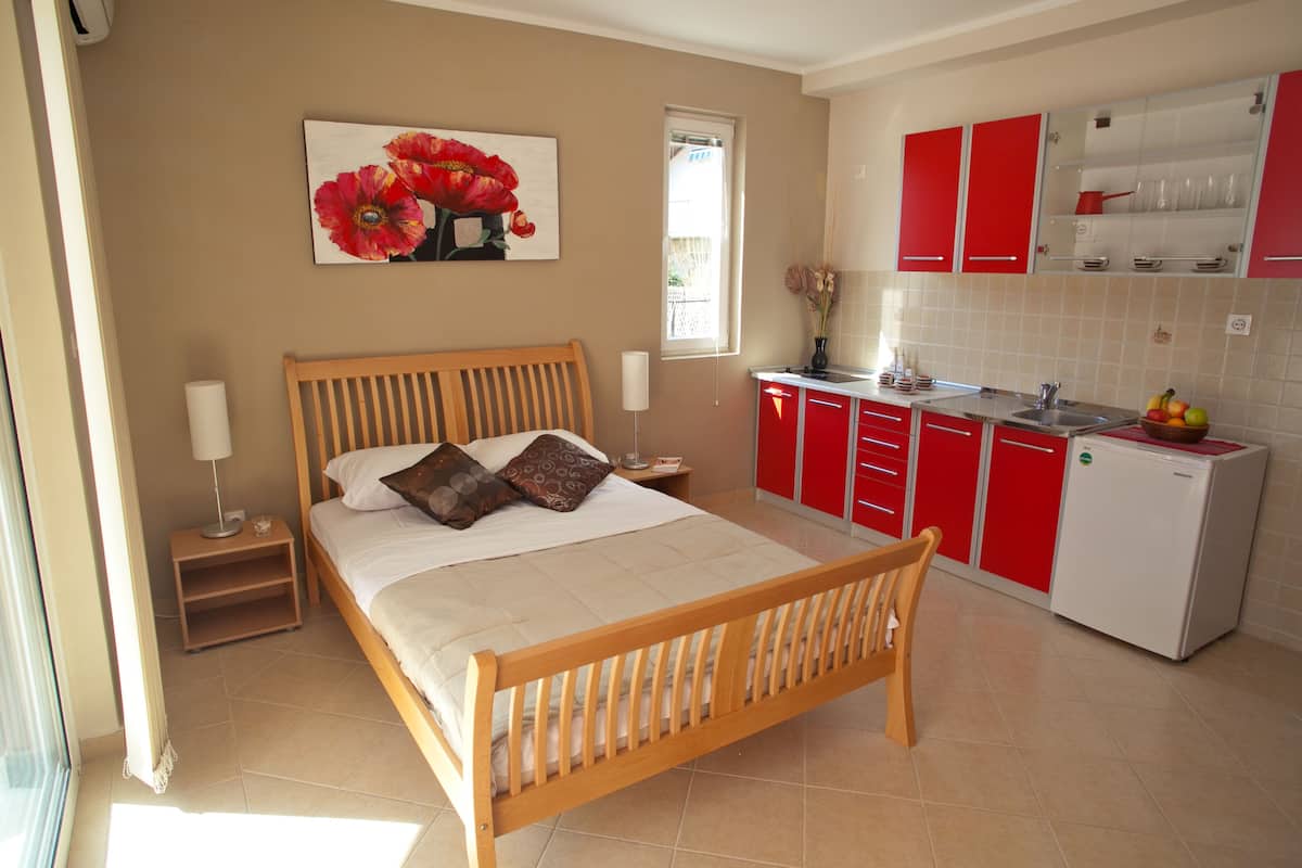 Suite, 1 habitación, balcón, vista al mar | Sábanas de algodón egipcio, camas con pillow-top y insonorización