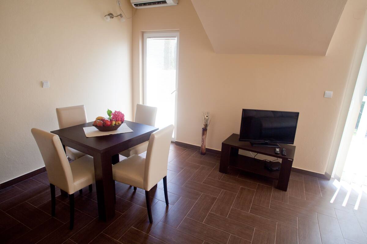 Departamento, 2 habitaciones, balcón, vista al mar | Servicio a la habitación