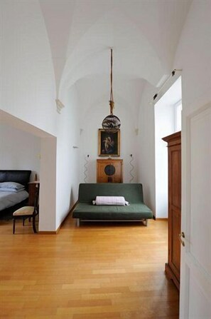 ห้องซูพีเรียสวีท, ห้องน้ำส่วนตัว | บริเวณนั่งเล่น | ทีวี