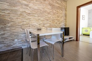 Economy Apartment | In-room dining