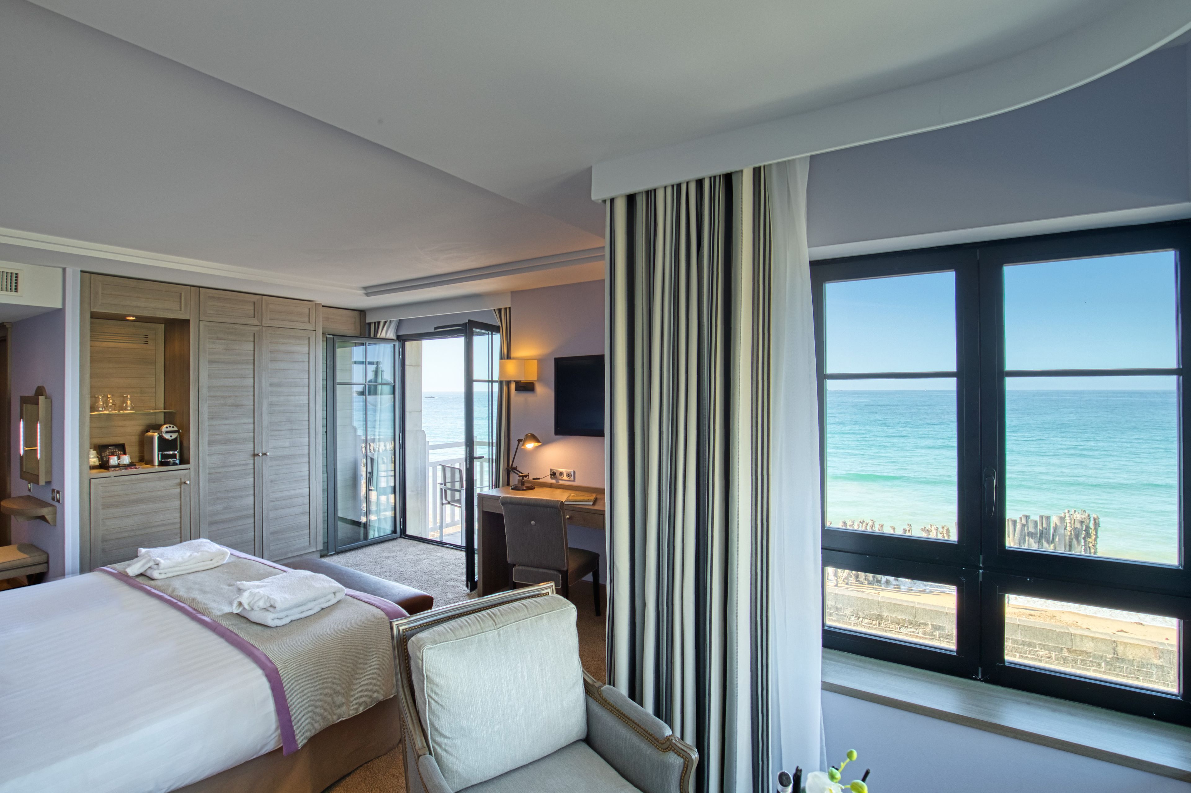 premium double or twin room, sea view | premium bedding, minibar, in-room safe, desk