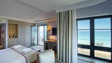 Phòng đôi hoặc 2 giường đơn Premium, quang cảnh biển | Bộ đồ giường cao cấp, minibar, két bảo mật tại phòng, bàn
