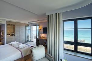 Ropa de cama de alta calidad y minibar