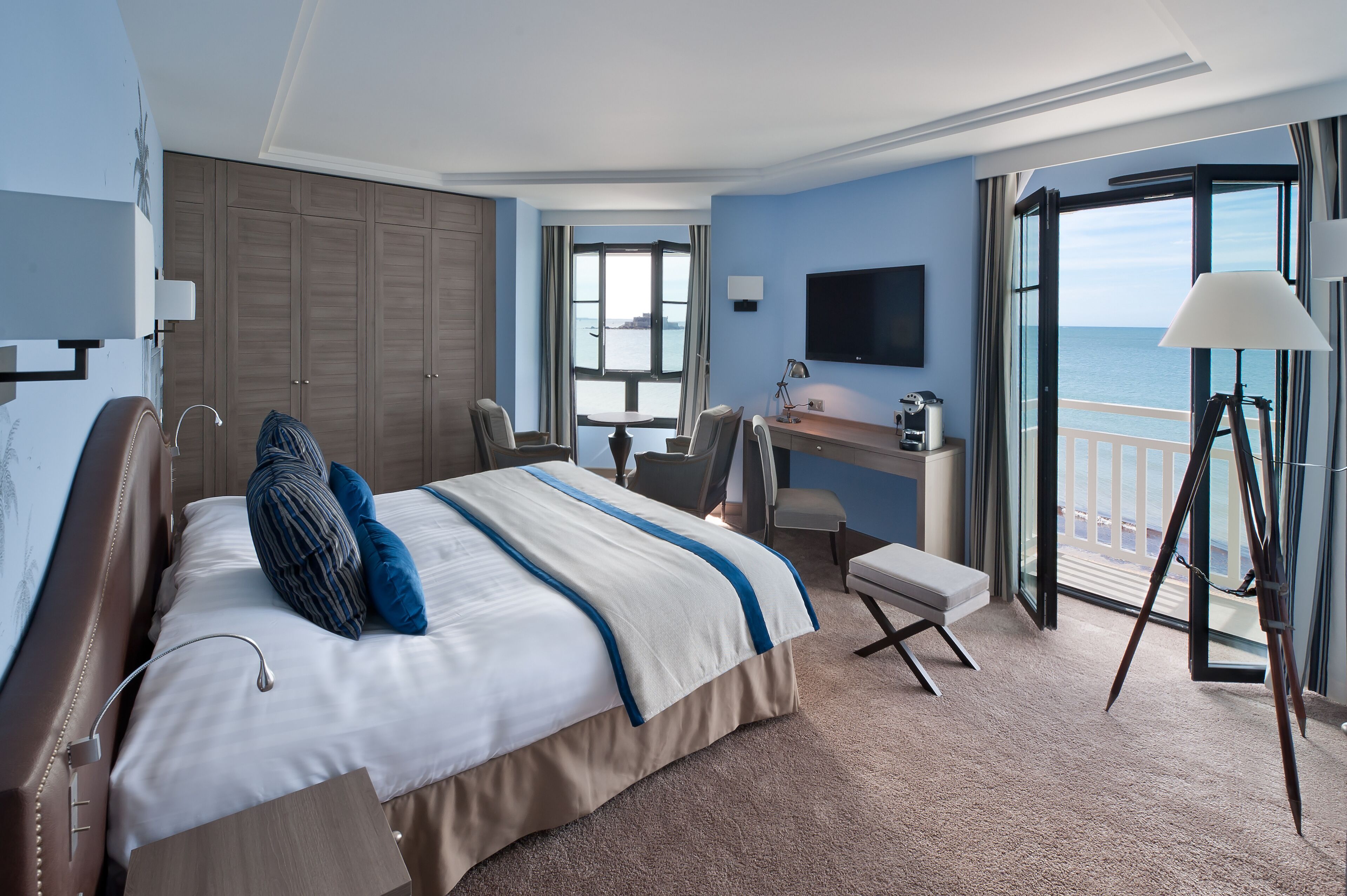 premium double or twin room, sea view | premium bedding, minibar, in-room safe, desk