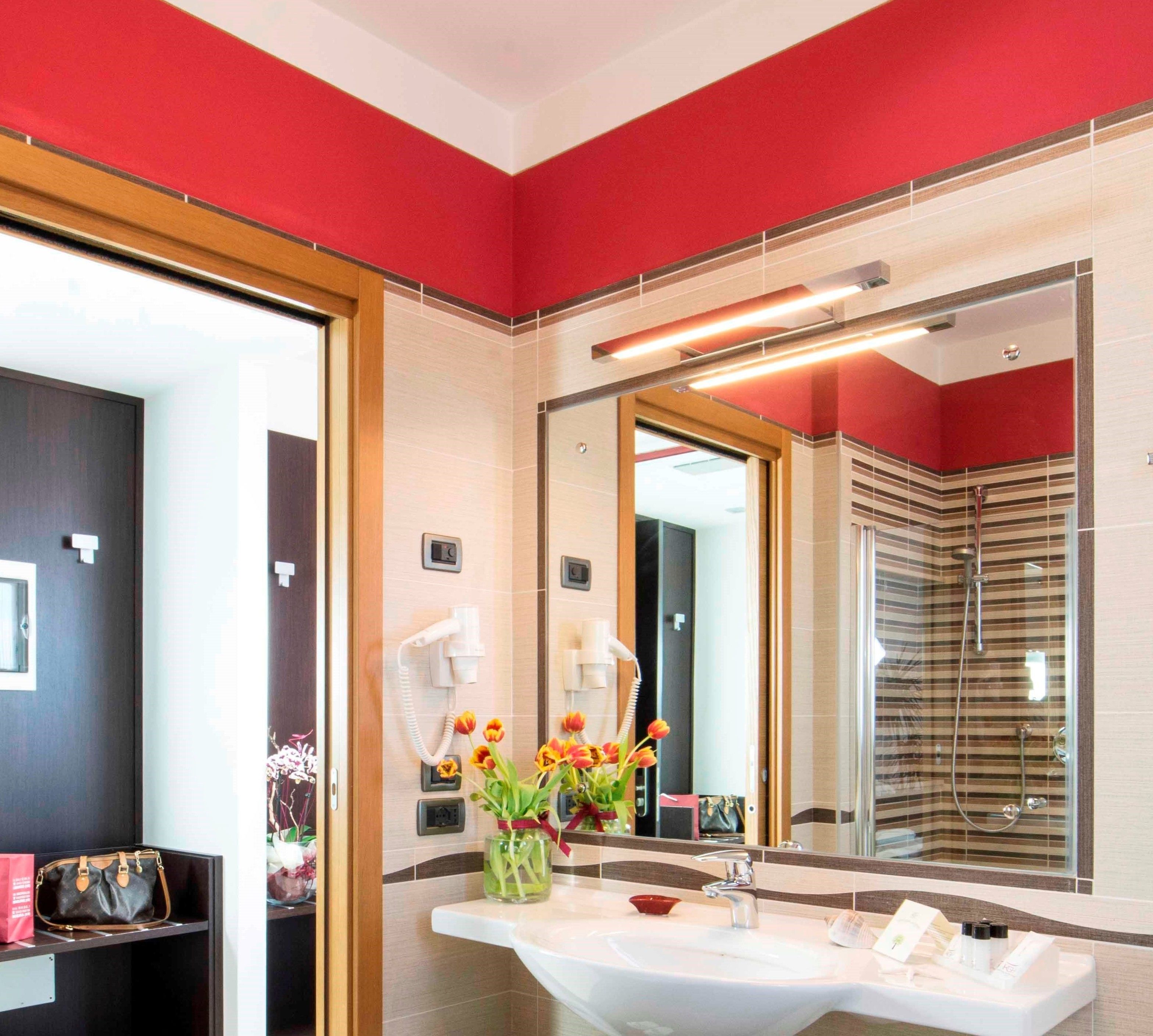 free toiletries, hair dryer