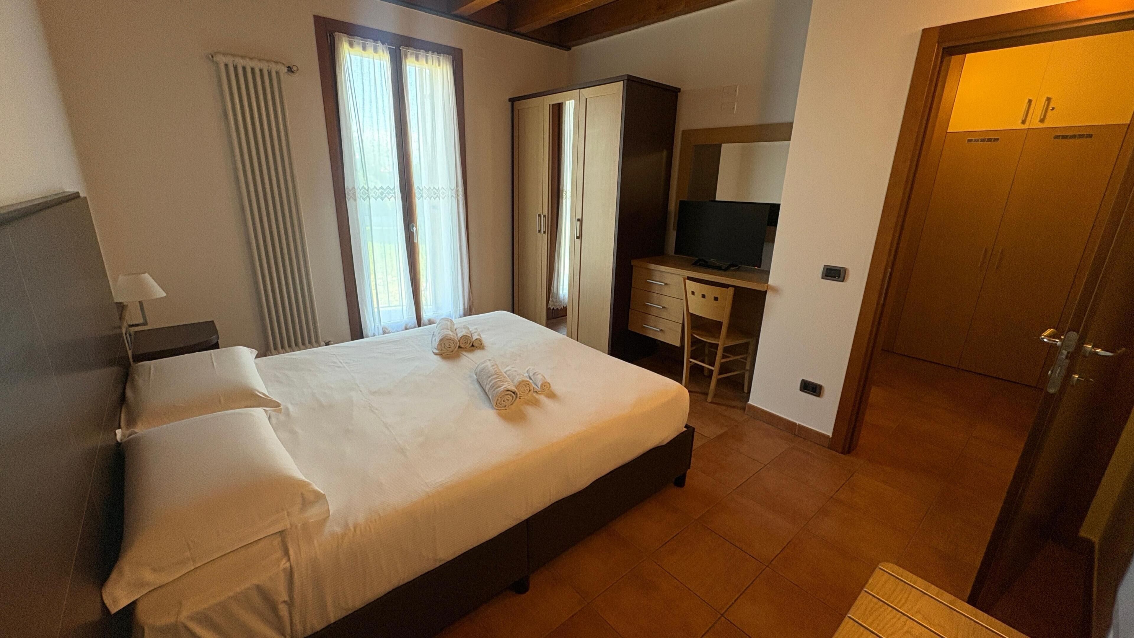 Ropa de cama de alta calidad y minibar 