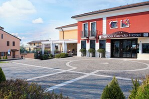 Exterior - Kairos Garda Hotel (Castelnuovo del Garda)