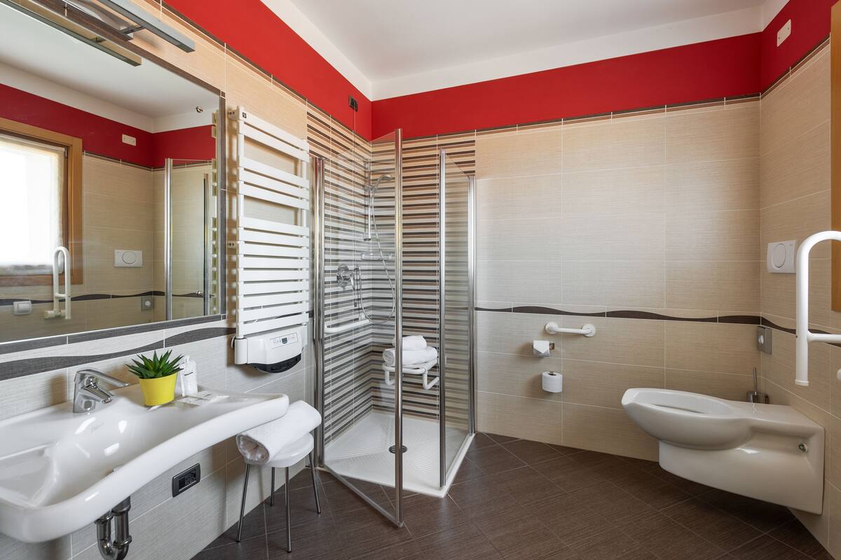 classic double or twin room, accessible | bathroom | free toiletries, hair dryer