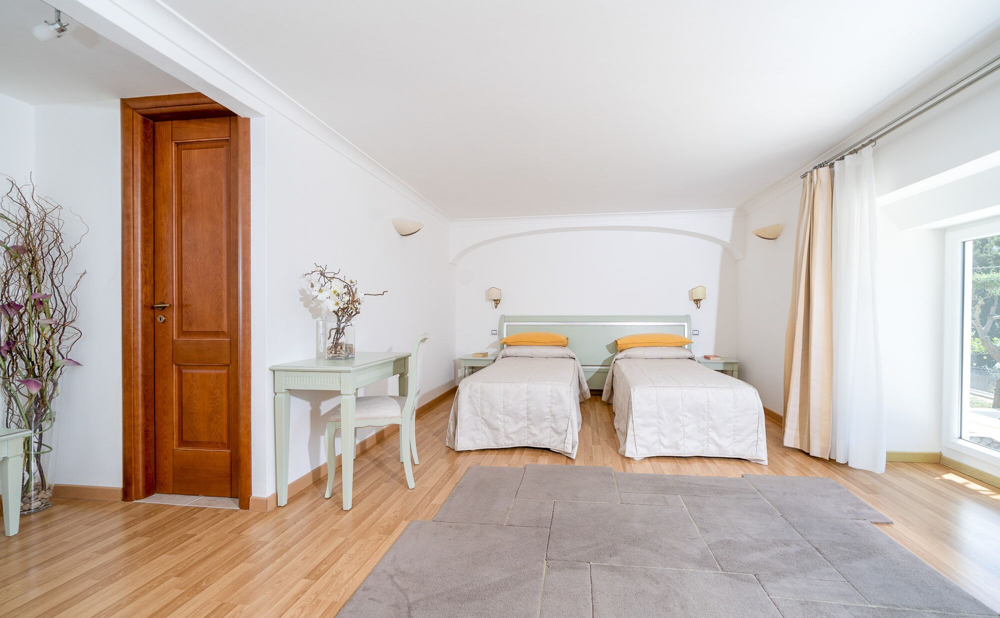 junior suite, partial sea view | premium bedding, minibar, in-room safe, desk