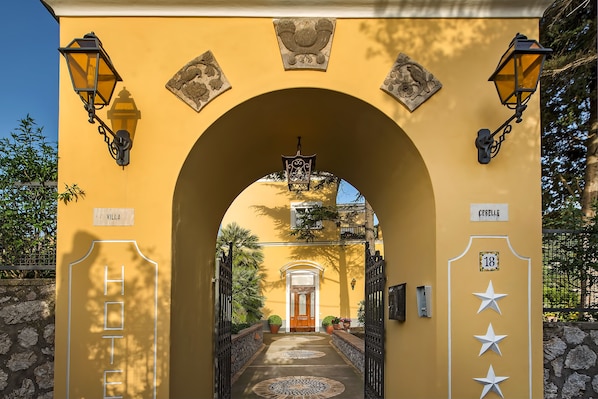 Front of property - Villa Ceselle (Anacapri)