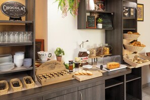 Dagelijks ontbijtbuffet (EUR 14 per persoon)