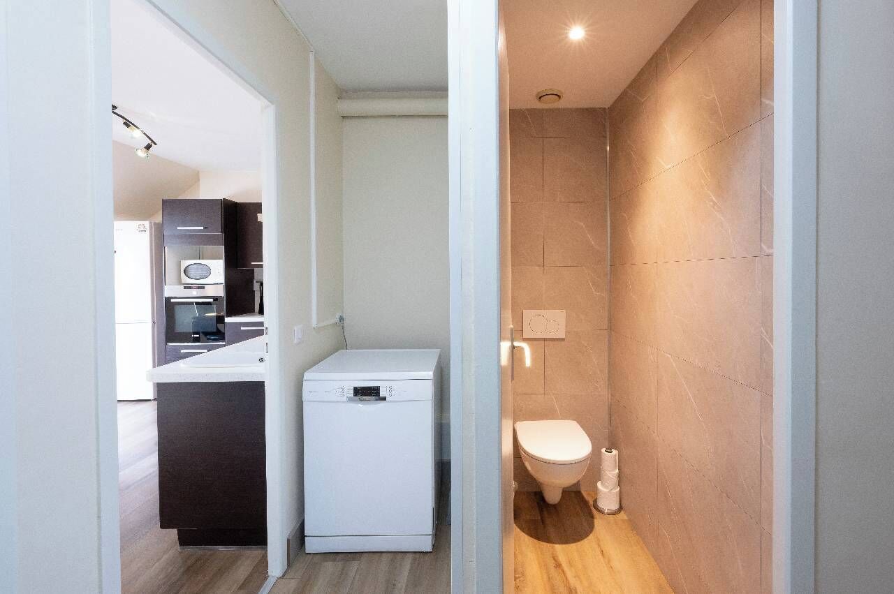 loft | bathroom | shower, free toiletries, hair dryer, towels