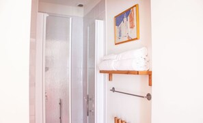 Standard-Doppelzimmer | Bügeleisen/Bügelbrett, kostenlose Babybetten, Zustellbetten