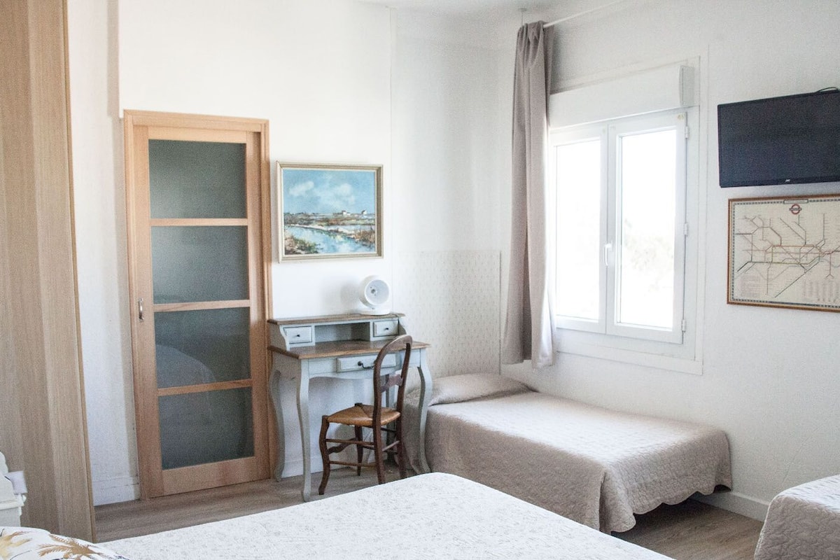 quadruple room | iron/ironing board, free cots/infant beds, rollaway beds, free wifi