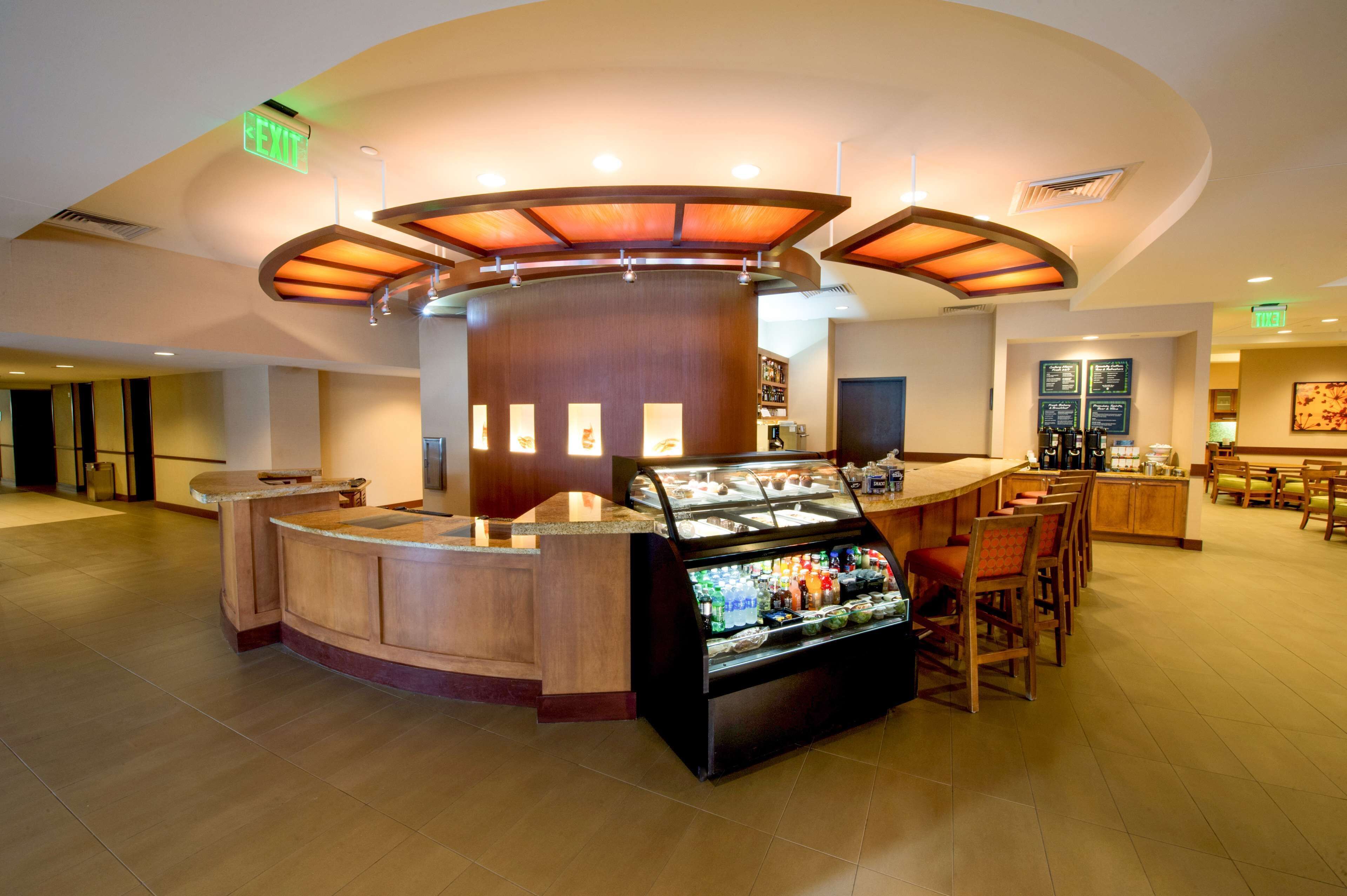 2 restaurants, breakfast, lunch, dinner served; American cuisine 