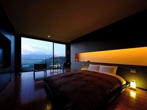 Premier Room, 1 Double Bed, Harbor View | In-room safe, free WiFi, bed sheets