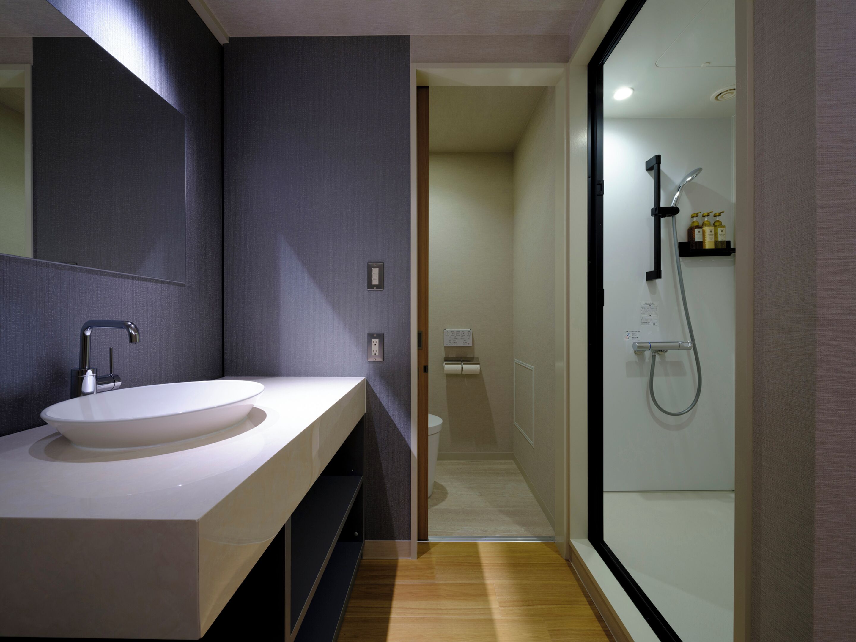 luxury twin room, non smoking, harbour view | bathroom | free toiletries, hair dryer, slippers, bidet