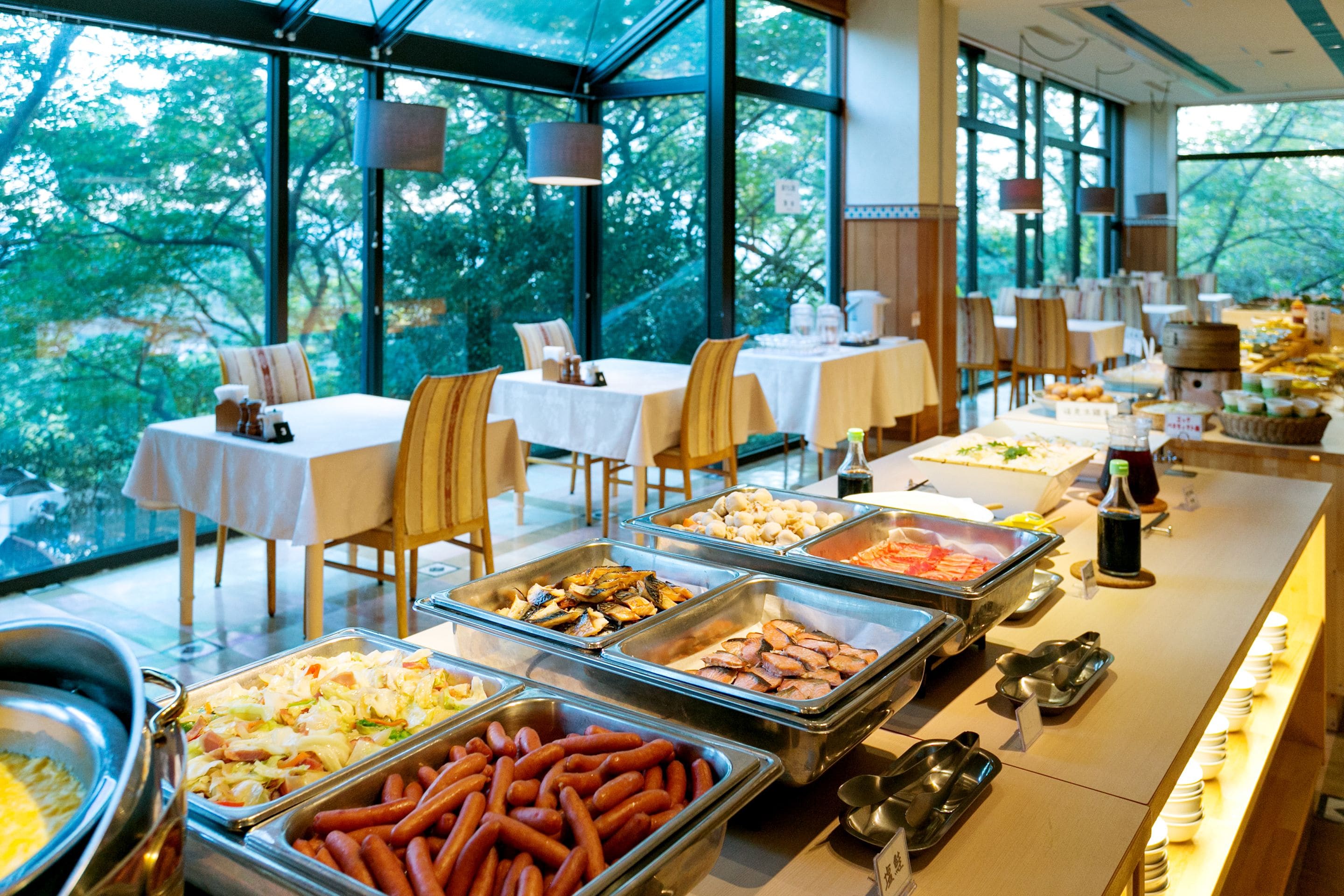 daily buffet breakfast (jpy 2200 per person)