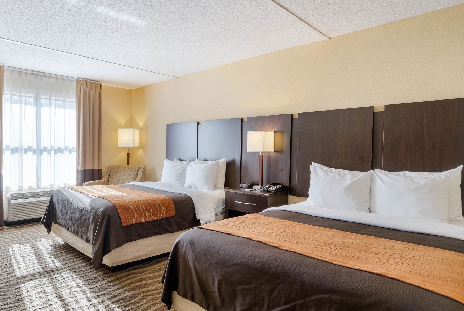 Premium bedding, in-room safe, desk, laptop workspace