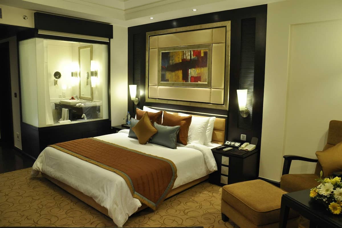 Minibar, in-room safe, soundproofing, free WiFi