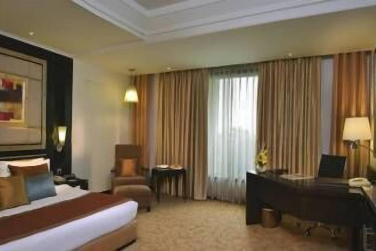 Minibar, in-room safe, soundproofing, free WiFi