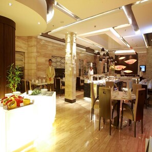 Daily buffet breakfast for a fee - James Plaza Limited (Chandigarh)