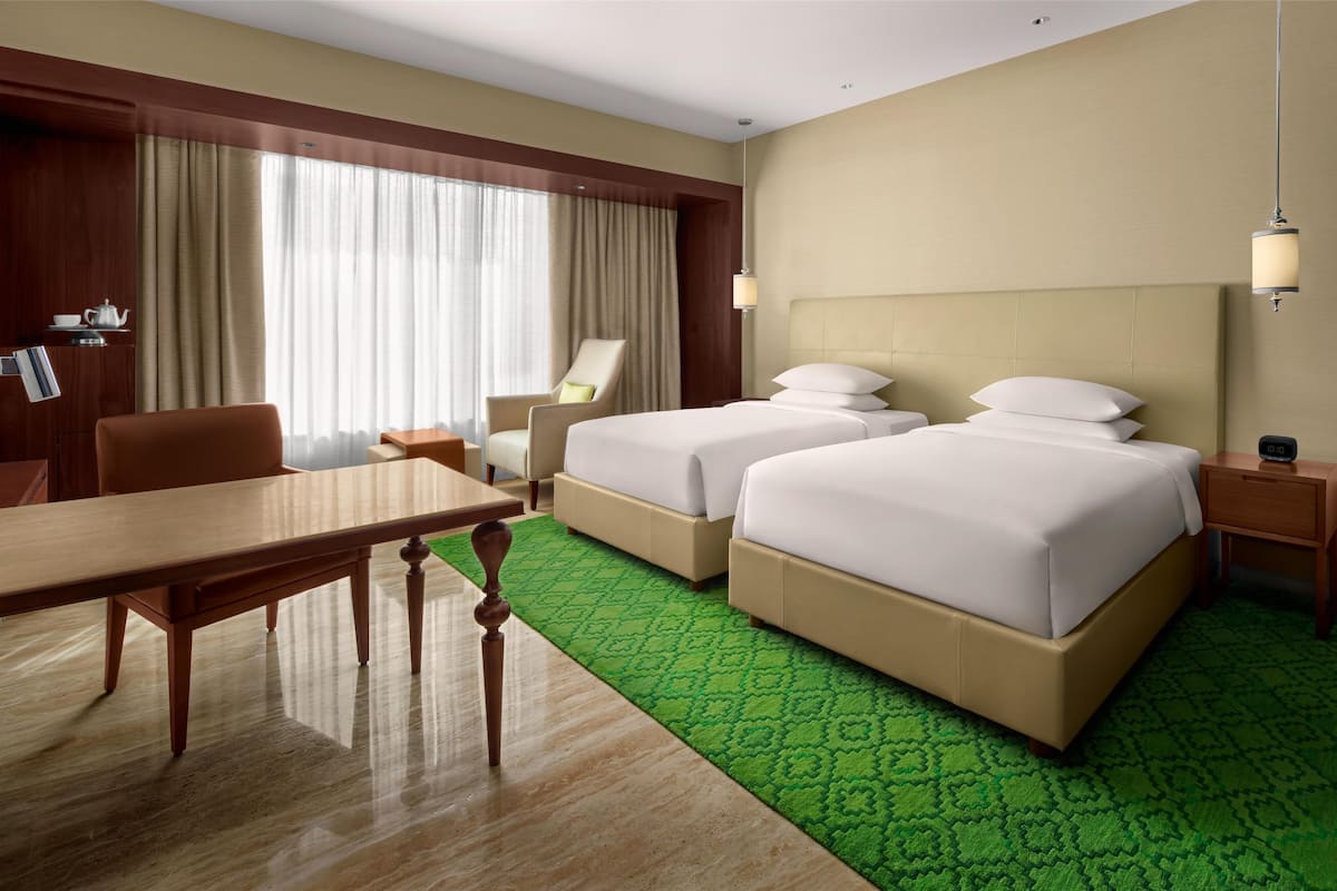 Habitación, 2 camas individuales, vista al parque | Ropa de cama de alta calidad y minibar