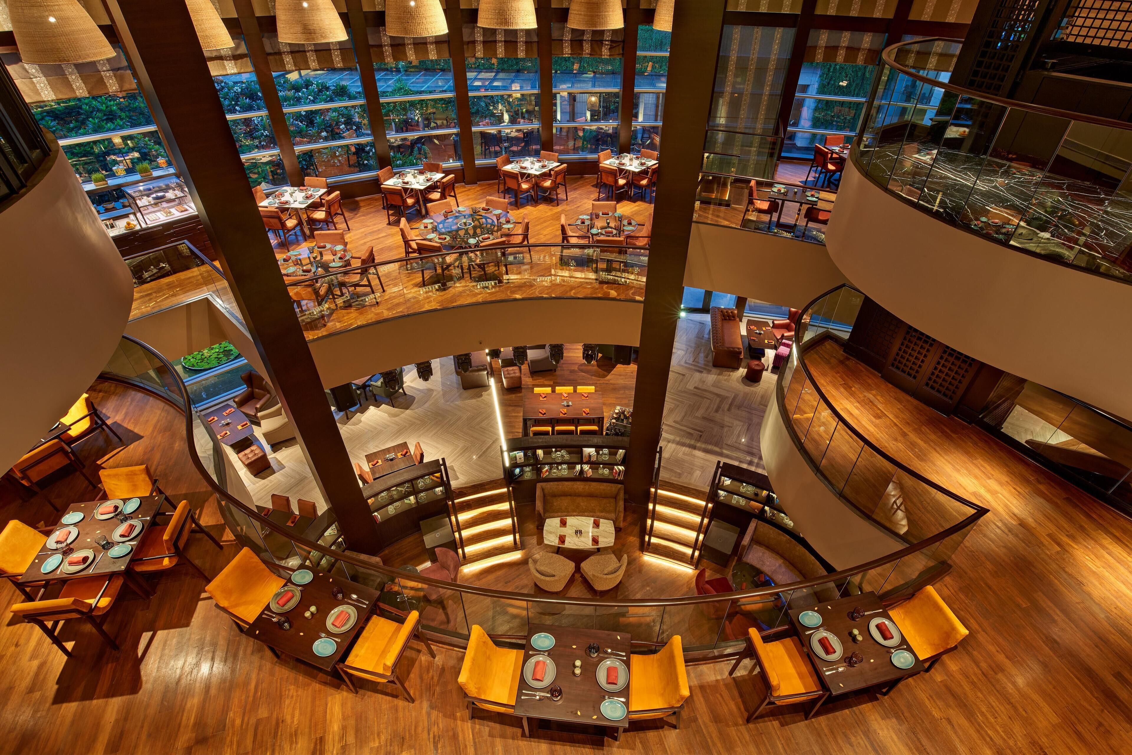 3 restaurants, breakfast served