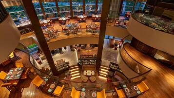 3 restaurants, breakfast served