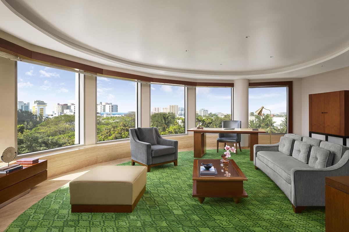 park, executive suite | premium bedding, minibar, in-room safe, desk