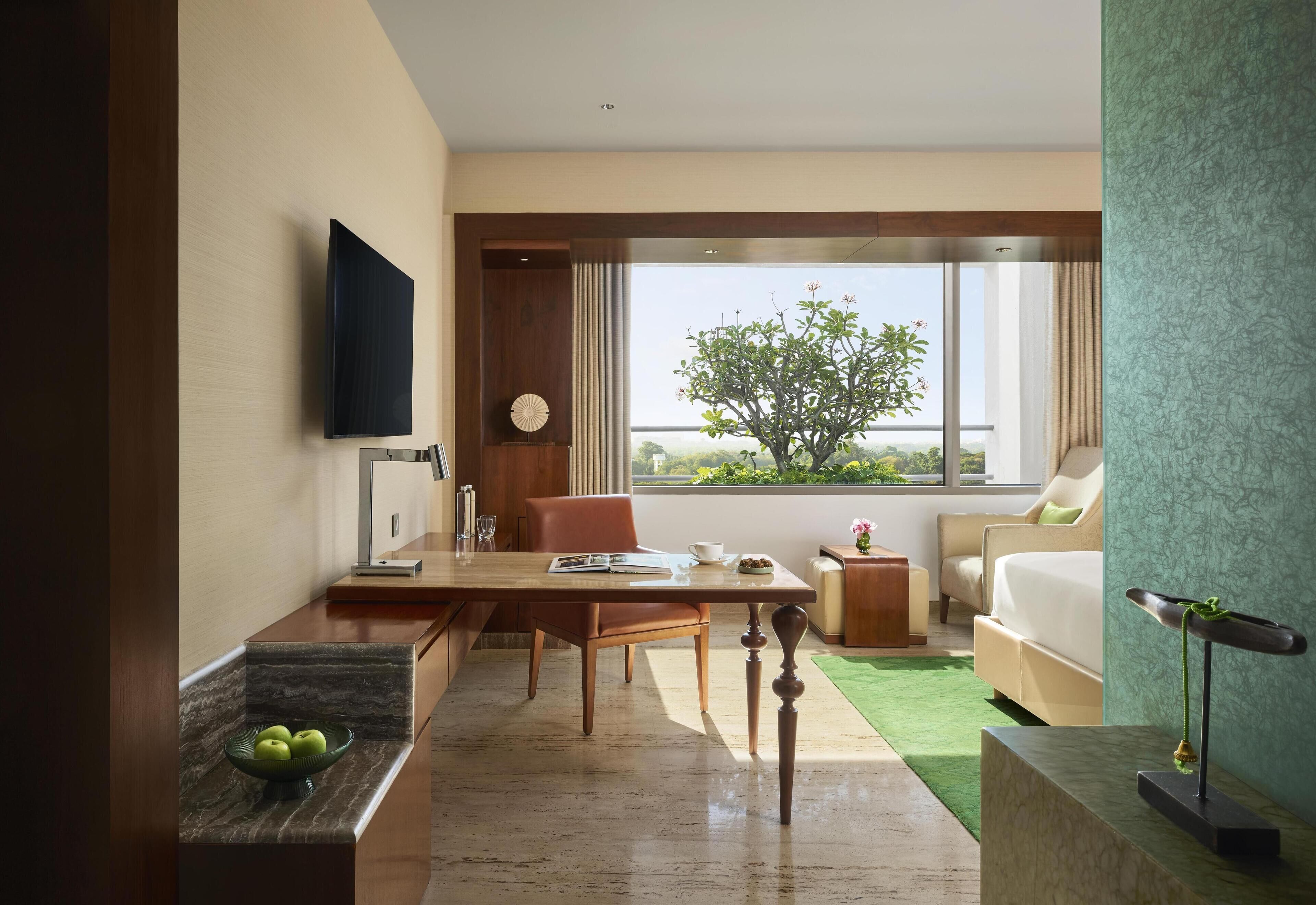 Room, 1 King Bed | Premium bedding, minibar, in-room safe, desk