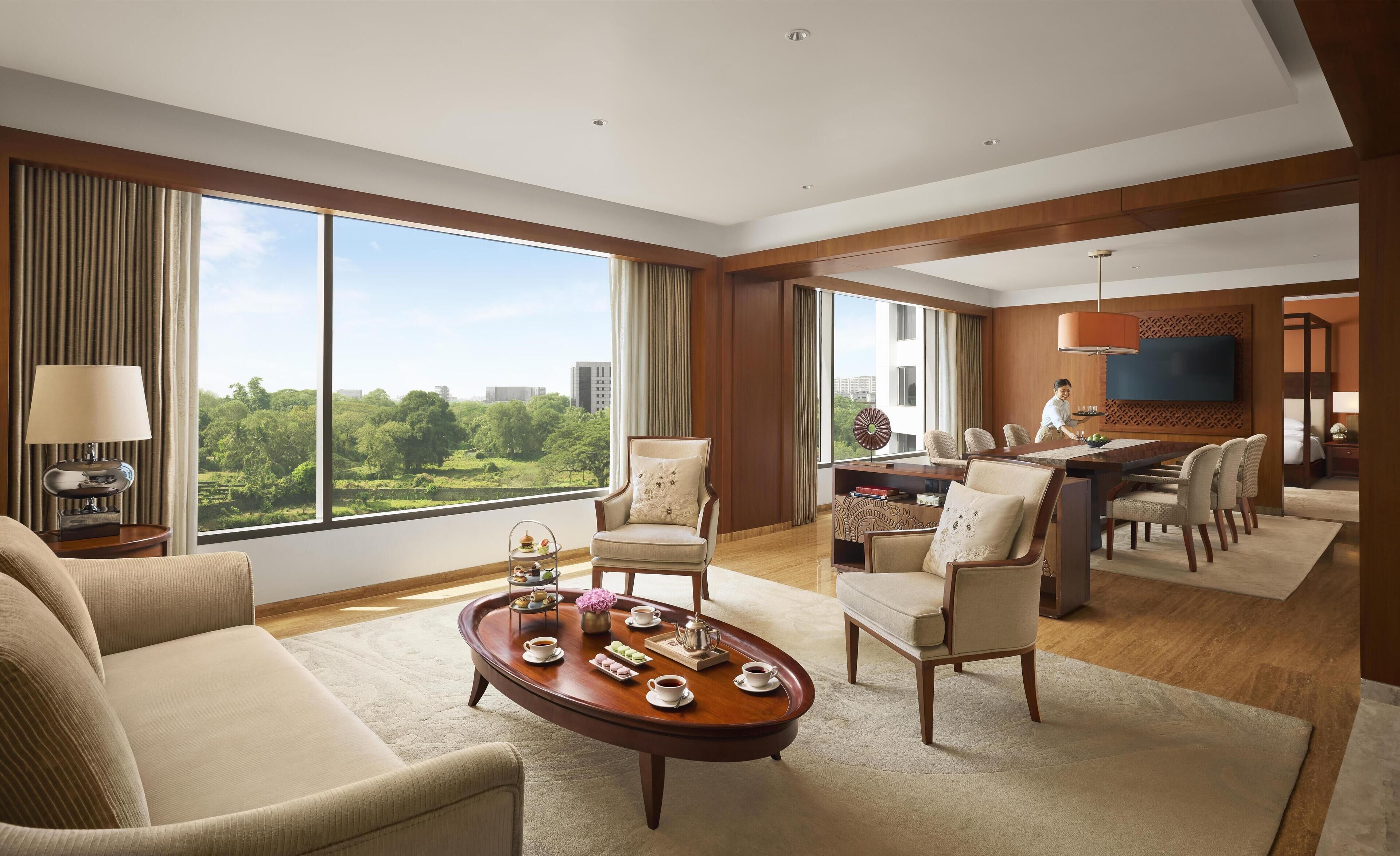 Roupas de cama premium, frigobar, cofres nos quartos, escrivaninha