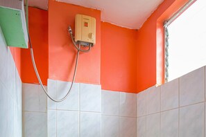 Standard Double Room | Bathroom