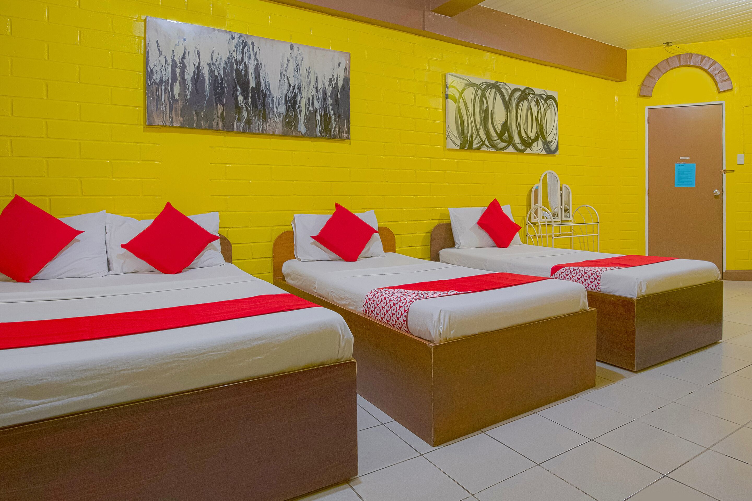 Photo - RedDoorz at La Maria Pension And Tourist Inn