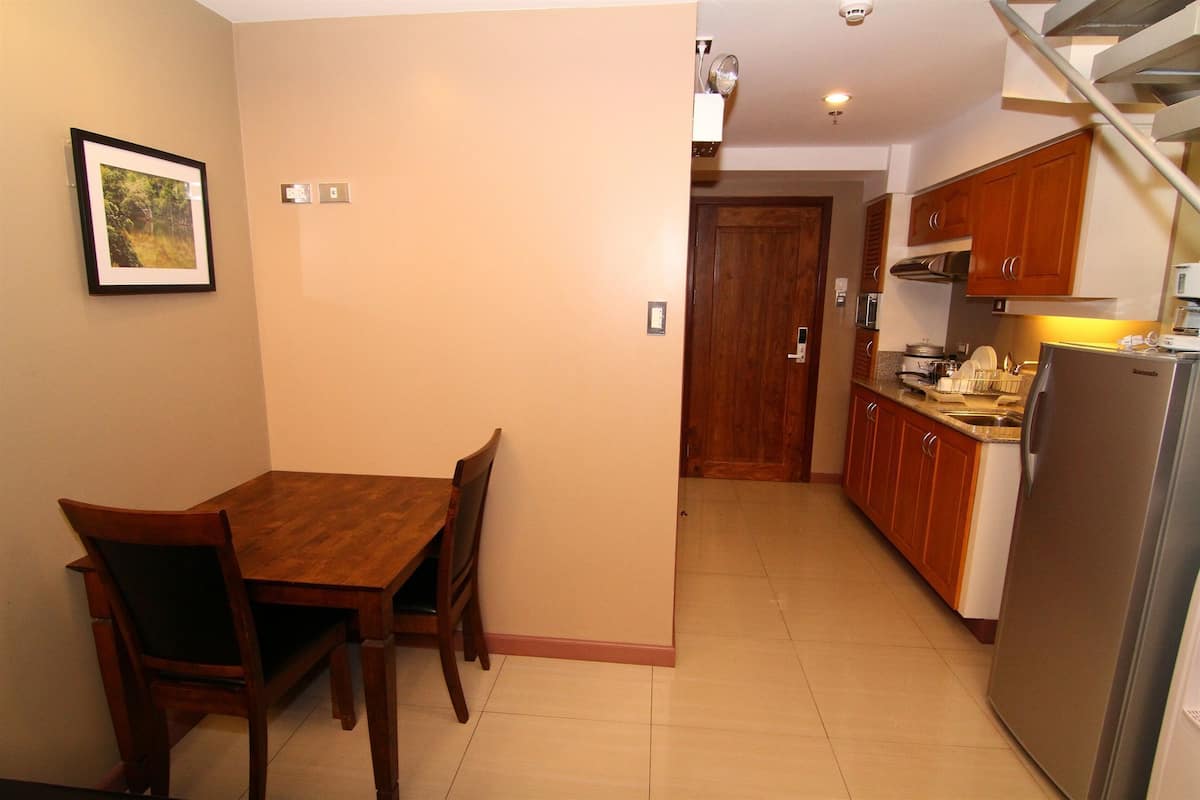 Standard Suite | Private kitchen | Full-sized fridge, microwave, rice cooker