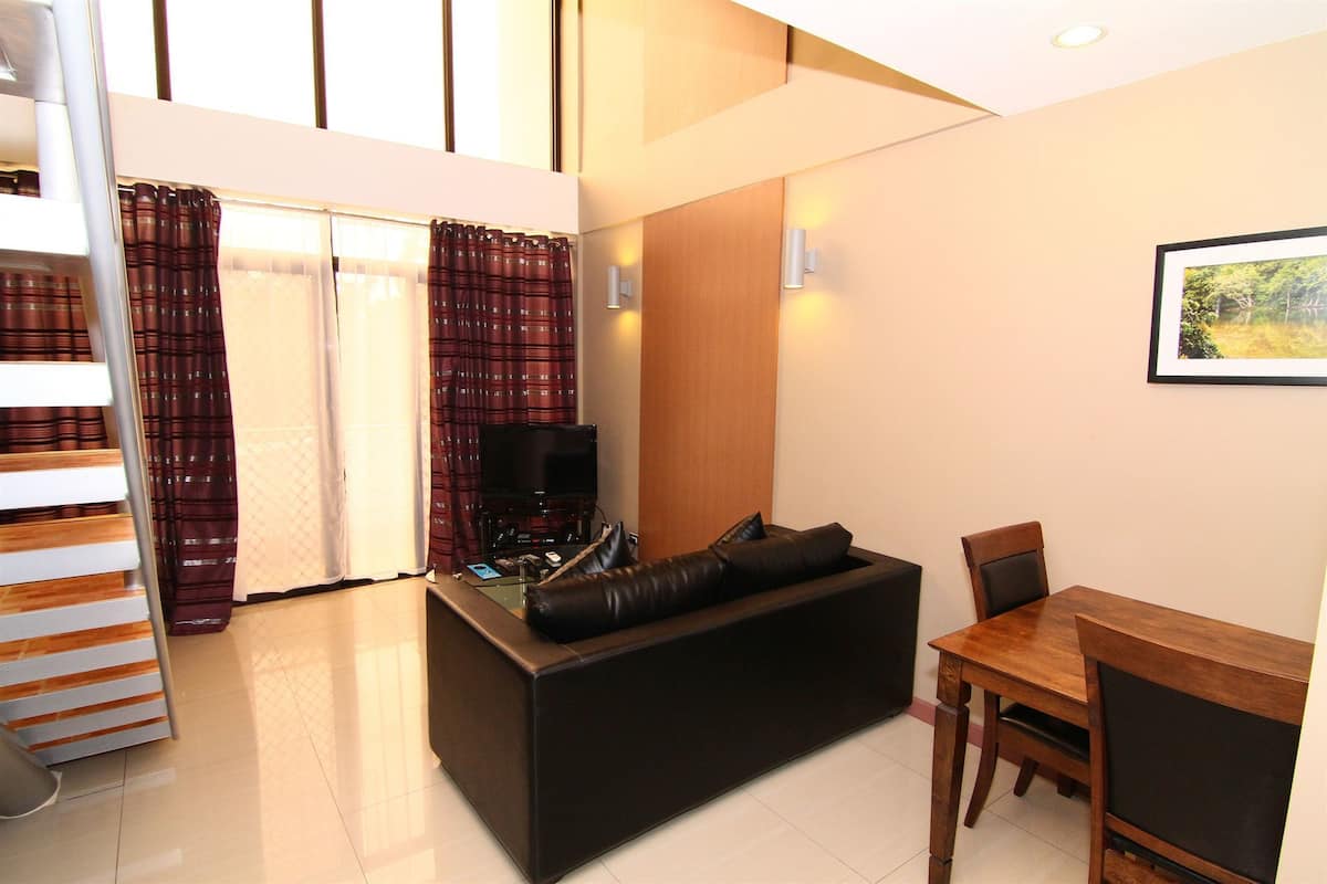 Standard Suite, Corner | Living area | 32-inch LCD TV with digital channels, TV, DVD player